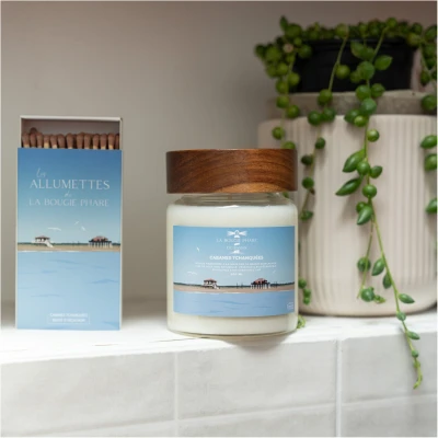 Bougie illustrée cabanes tchanquées la bougie phare bassin d'arcachon idée cadeau femme fête des mères noël souvenirs 100% made in france bougie artisanale
