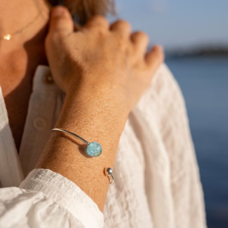 Bracelet jonc ile aux moines argenté bleu lagon loupi verre souvenir souvenirs 100% made in france ile aux moines bretagne