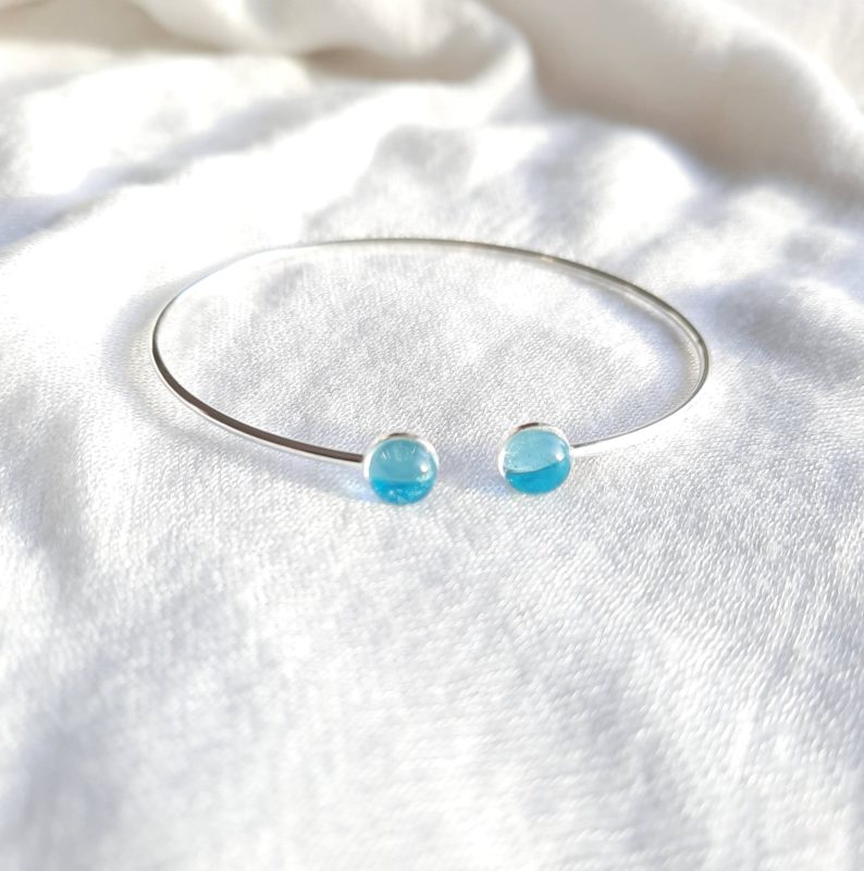 Bracelet jonc argenté perles bleu lagon lumière belle idée cadeau femme fête des mères noël qualité jonc argent