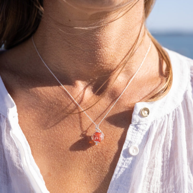 Collier perle verre rouge argent or doré loupi verre artisan verrier isabelle souvenirs bretagne idée cadeau femme fête des mères 100% made in france