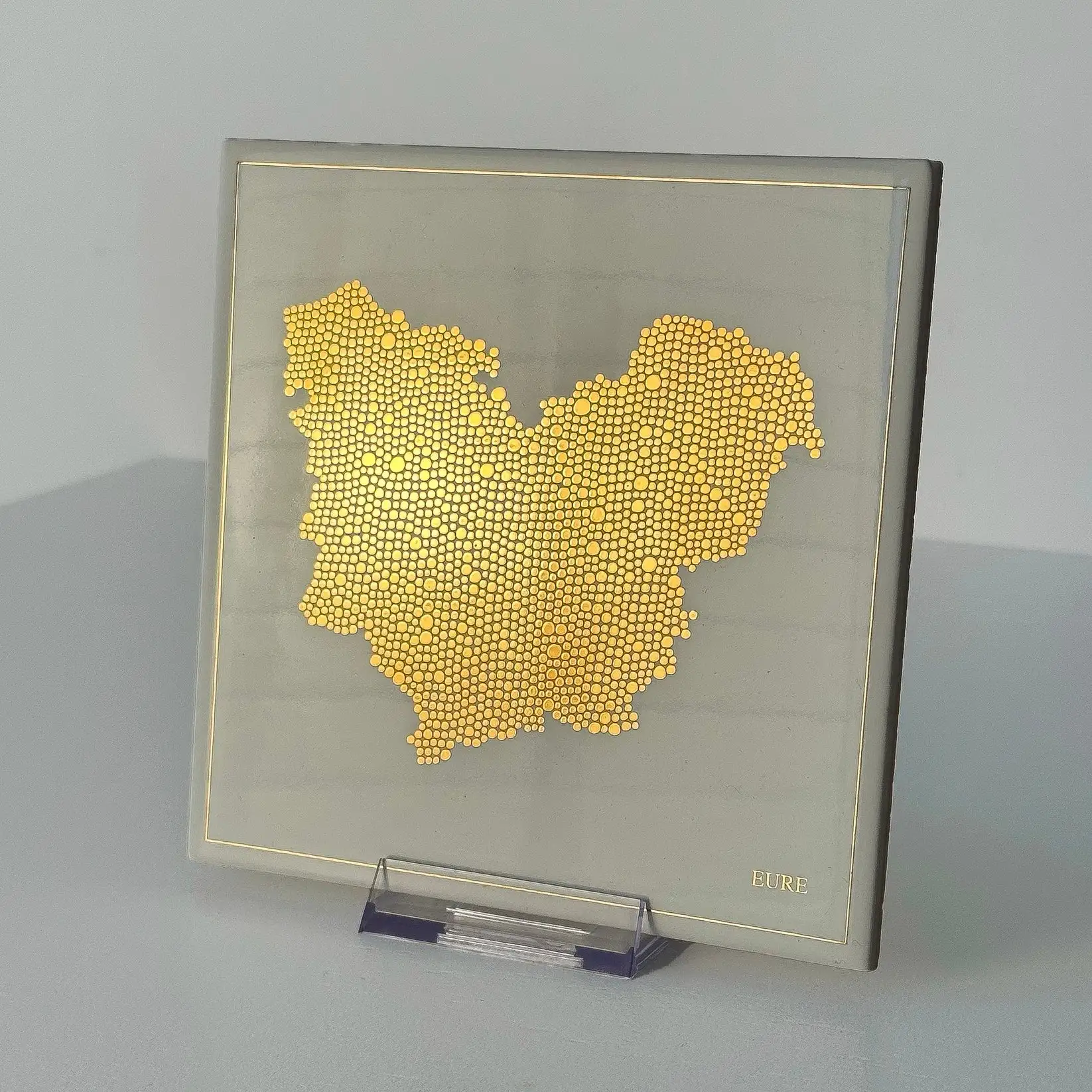 Carte de Eure Normandie France en or avec mention écriture œuvre art Thomas Bertrand Idée cadeau luxe 100% made in France doré souvenir souvenirs