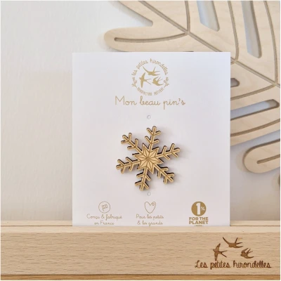 Pin's bois flocon de neige montagnes alpes pyrénées idée cadeau auvergne rhone alpes les petites hirondelles souvenirs 100% made in france