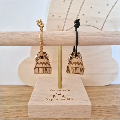 porte clés bois bonnet ski montagne idée cadeau auvergne rhone alpes les petites hirondelles souvenirs 100% made in france