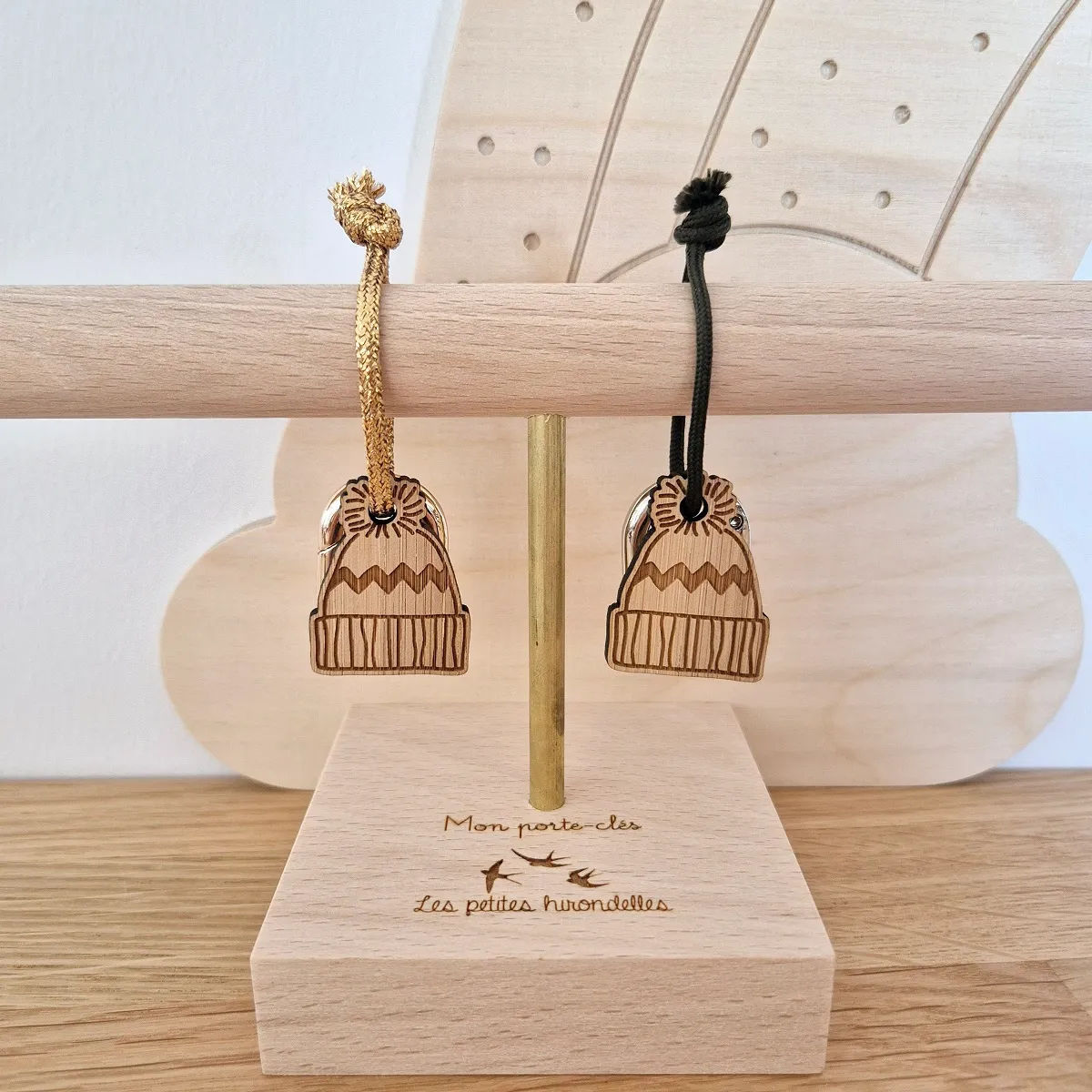 porte clés bois bonnet ski montagne idée cadeau auvergne rhone alpes les petites hirondelles souvenirs 100% made in france