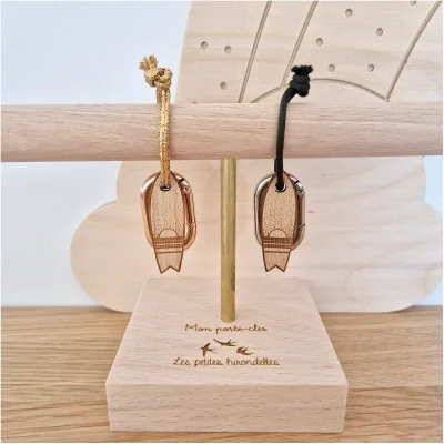 Porte clé bois surf les petites hirondelles souvenirs 100% made in france doré or vert qualité idée cadeau homme femme passionné surf surfeur