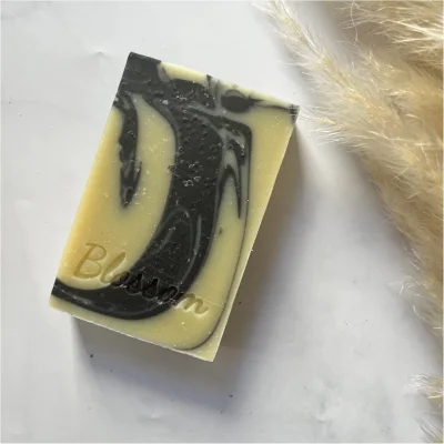 Savon artisanal bretagne hermine coquilles d'huîtres bretonnes bretagne exfoliant gommage fraîcheur tonique hermine hermione blossom savonnerie idée cadeau hygiène beauté femme homme barve charbon chataignier bio huile d'amande douce notes citronnées souvenirs 100% made in france lorient