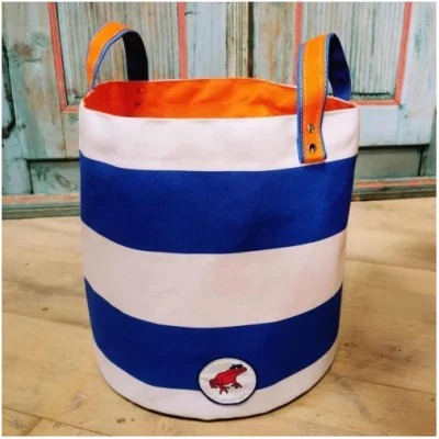 Sac rangement panier plage marinière bleu rayures idée cadeau déco bord de mer imperméable toile de parasol recyclée souvenirs 100% made in france