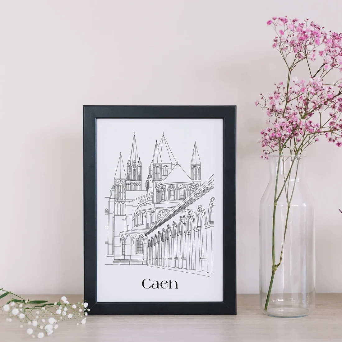 Affiche noir et blanc Caen Normandie souvenirs 100% made in France idées cadeaux produits régionaux Albane H illustration