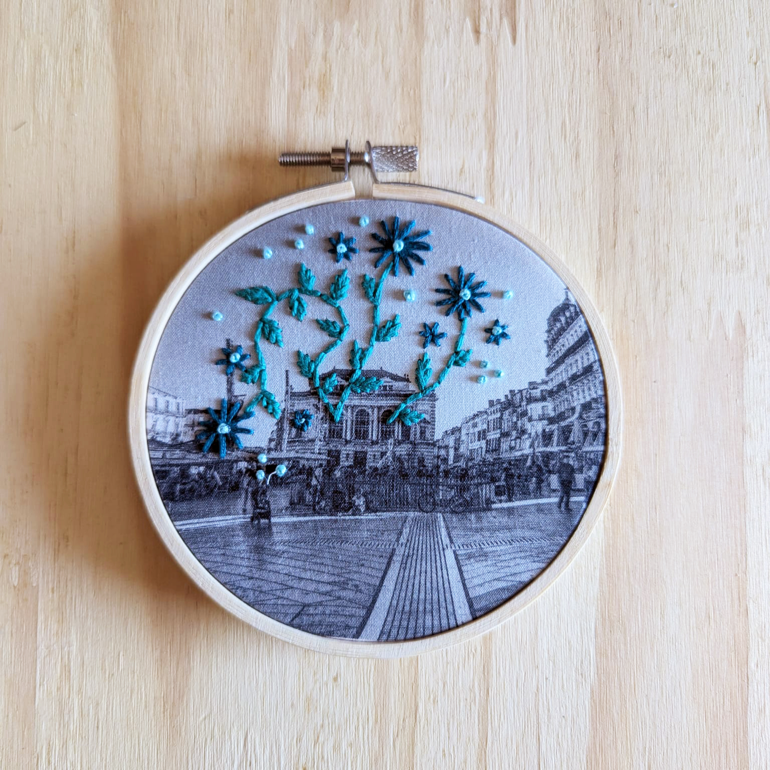 Kit de broderie Montpellier Occitanie Souvenirs 100% made in france idée cadeau loisirs créatifs The comptoir