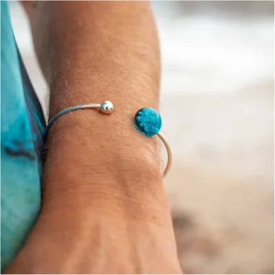 Bracelet jonc ile aux moines argenté bleu turquoise loupi verre souvenir souvenirs 100% made in france ile aux moines bretagne