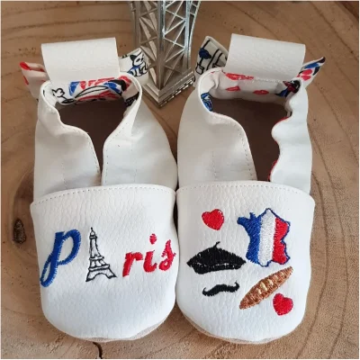 Chaussons souples cuir France Paris Tour Eiffel Baguette Bidiartiste souvenir souvenirs 100% Made in France Bidiartiste