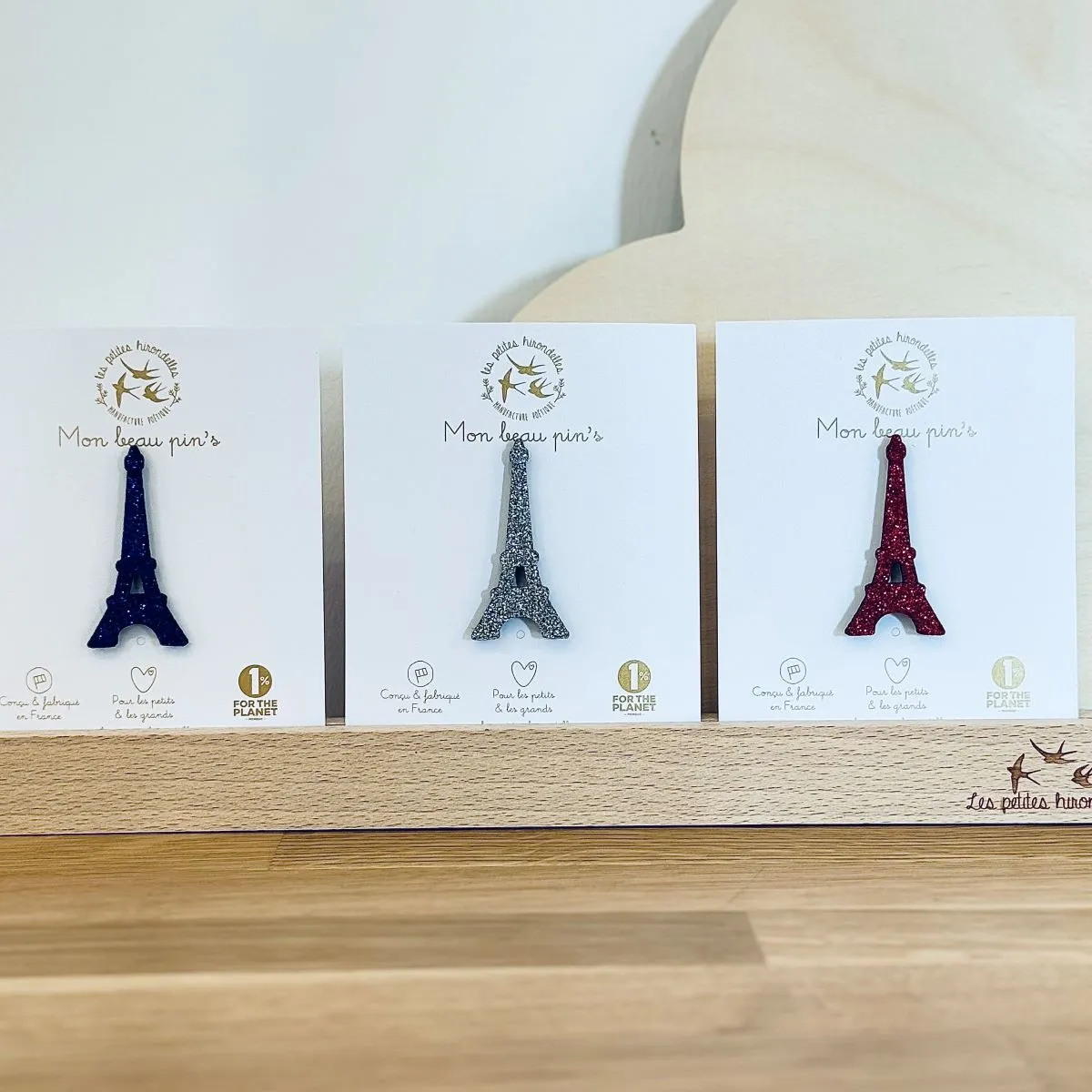Pin's Paris Tour eiffel effel tower les Petites Hirondelles souvenir France souvenirs 100% made in France idée cadeau femme enfant