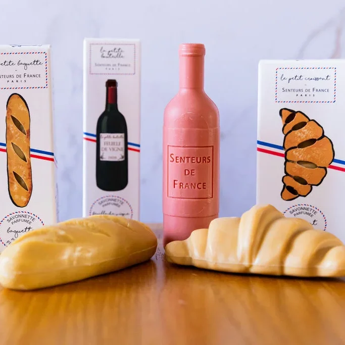 Trio de savonnettes baguette croissant bouteille vin vigne Senteurs de France Tour eiffel french touch pain viennoiserie idée cadeau souvenir souvenirs france 100% made in France