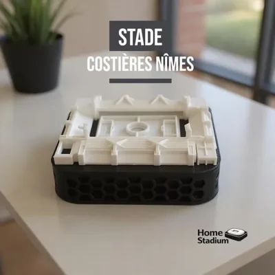 Maquette de stade à Nîmes (Costières) – Miniature décorative football souvenirs supporter wall cities